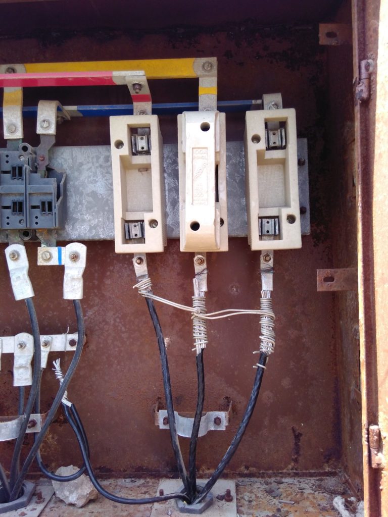 3 phase combined into Single phase by PGVCL