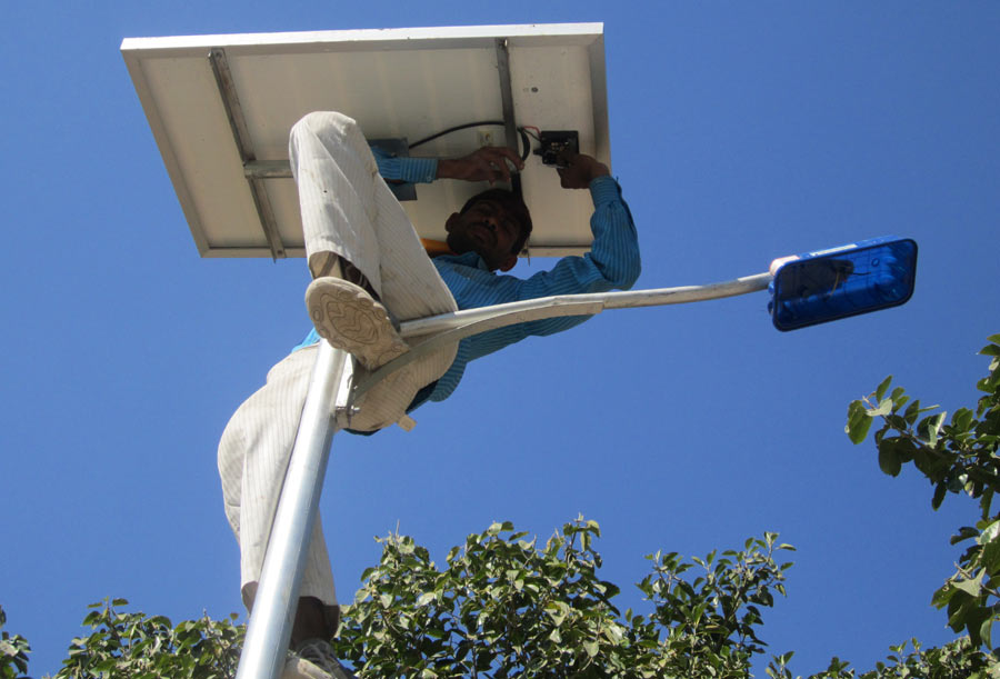 Solar Street Light Service Team 01