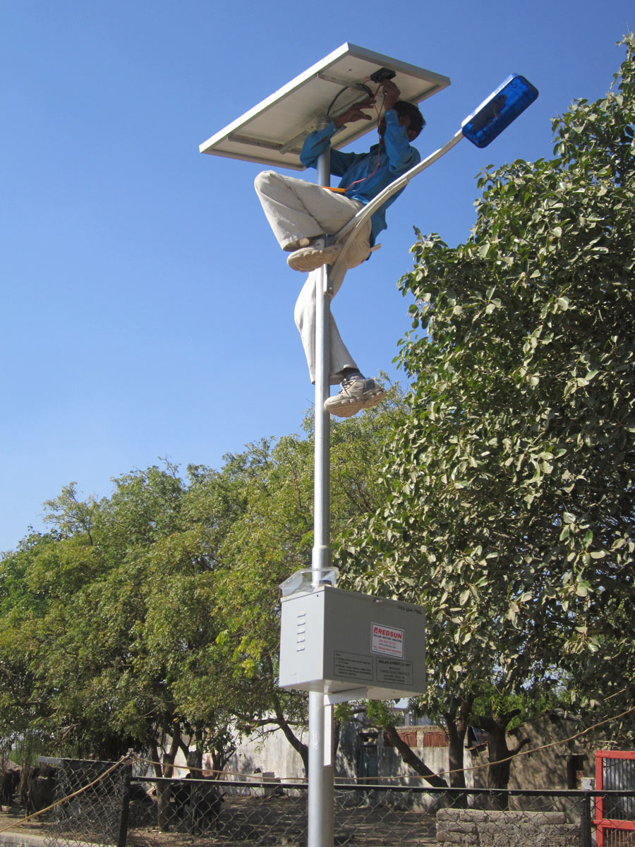 Solar Street Light Service 03